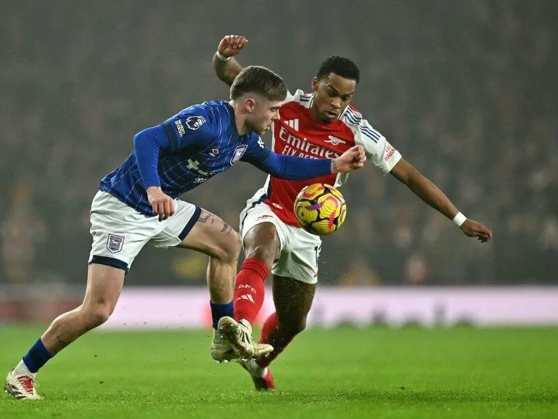 Ipswich khó chống lại sức mạnh của Arsenal
