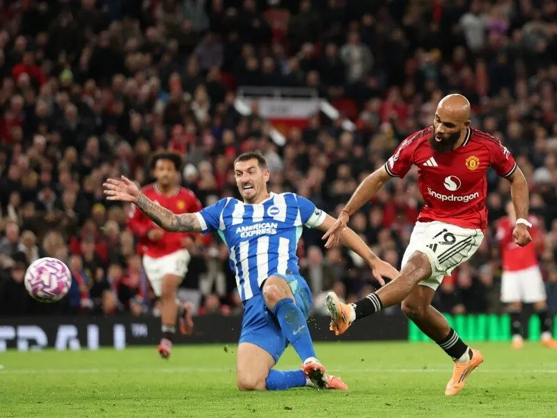 Man United gặp khó trước Brighton